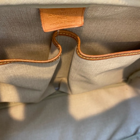 Louis Vuitton Deauville in great condition. Similar to Alma. - Picture 10 of 16